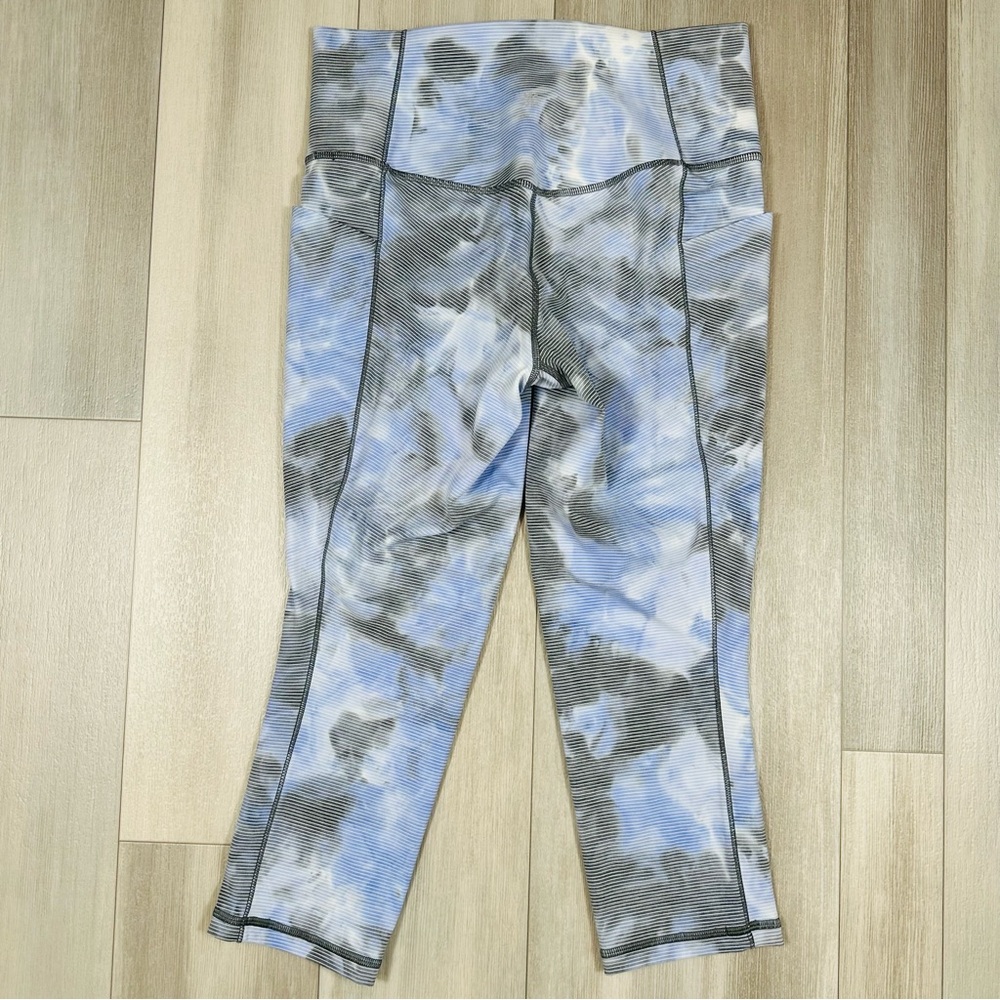 Athleta Salutation Stash Pocket II Textured Capri Leggings Size Medium - Picture 7 of 9